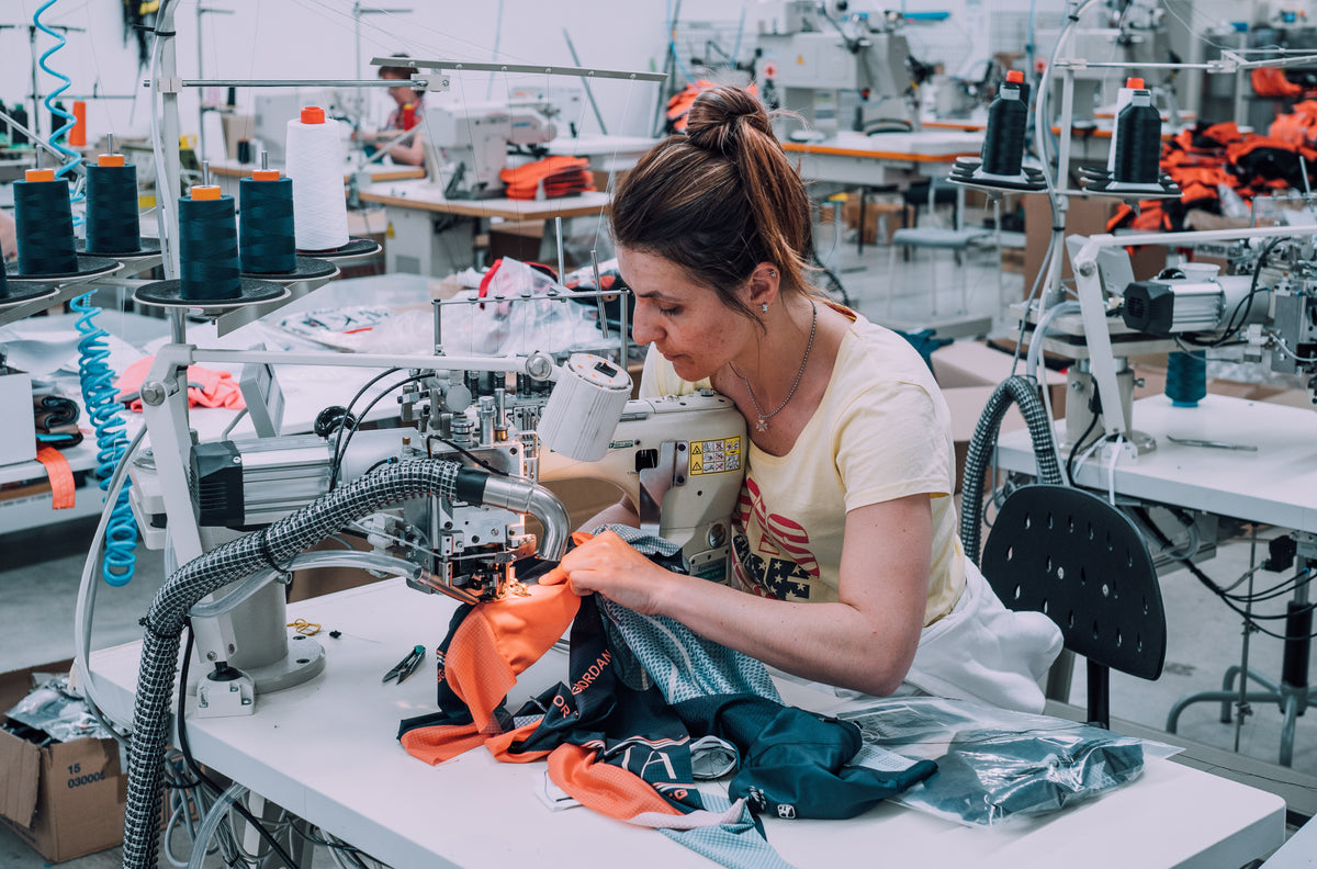 Herstellung von Giordana Radsportbekleidung in der Produktion in Italien