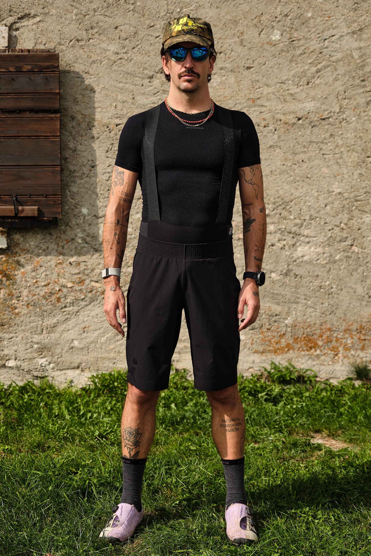 Beyond Gravel Over Baggy-Short Unisex schwarz